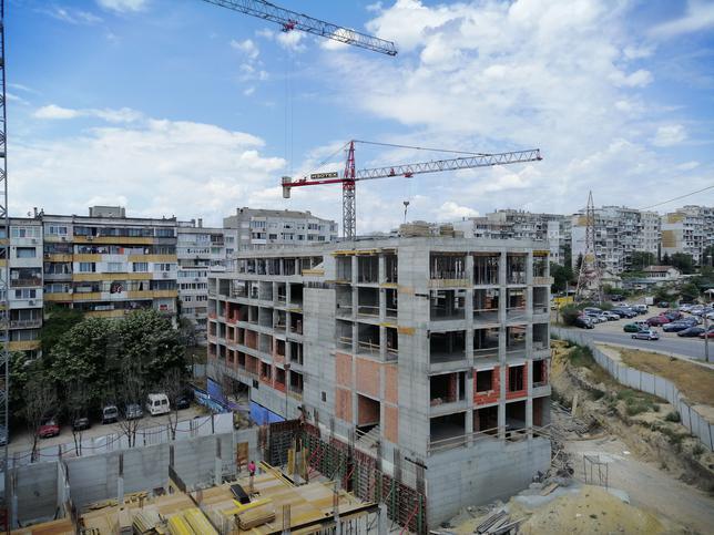One-bedroom, two-bedroom apartments next to a mineral water pool and all amenities One-bedroom, two-bedroom apartments next to a mineral water pool and all amenities