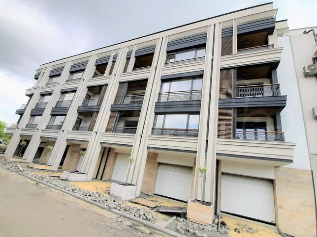 Spacious and sunny apartment in new residential building Spacious and sunny apartment in new residential building