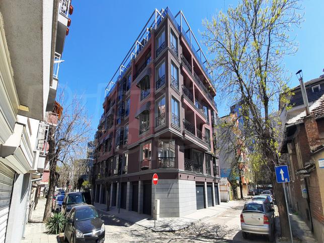 Last available 2-bedroom apartments in building with stylish façade and luxuriously finished common areas Last available 2-bedroom apartments in building with stylish façade and luxuriously finished common areas