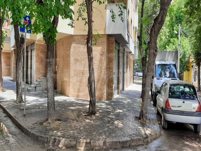 Ground floor garage for rent in new luxury building next to key boulevards Ground floor garage for rent in new luxury building next to key boulevards