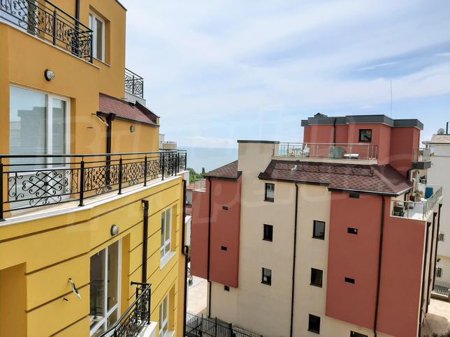 East-facing apartment with sea view 80 m from the beach
East-facing apartment with sea view 80 m from the beach