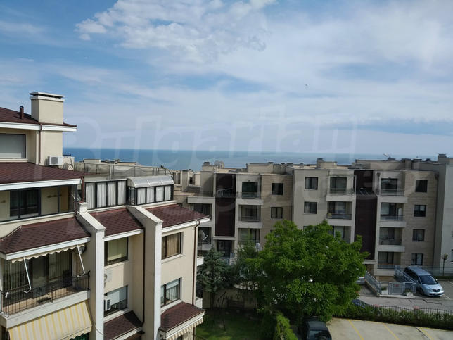 Panoramic apartment in gated complex with amenities and prestigious location
Panoramic apartment in gated complex with amenities and prestigious location