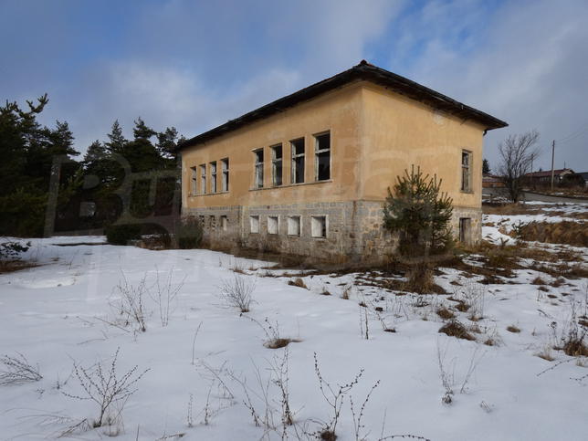 Sunny plot with old building 34 km. from the capital Sunny plot with old building 34 km. from the capital