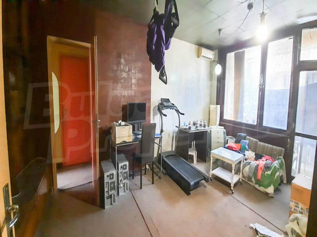 Apartment with a sought after, quiet and communicative location Apartment with a sought after, quiet and communicative location
