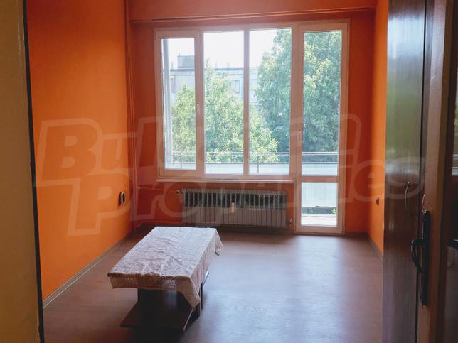 Refurbished apartment with preferred location in central district of the cultural capital
Refurbished apartment with preferred location in central district of the cultural capital