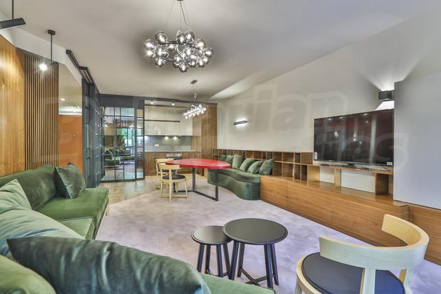 Prestigious property with a parking lot, near Jolio Curie Metro Station
Prestigious property with a parking lot, near Jolio Curie Metro Station