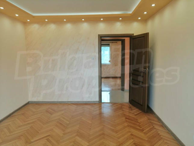 Completely renovated property with a communicative location 2 km from the center
Completely renovated property with a communicative location 2 km from the center