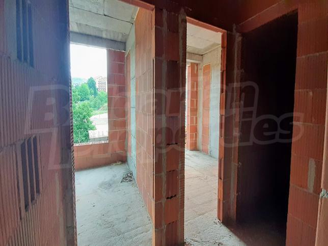 Comfortable family home with views of greenery and the city Comfortable family home with views of greenery and the city