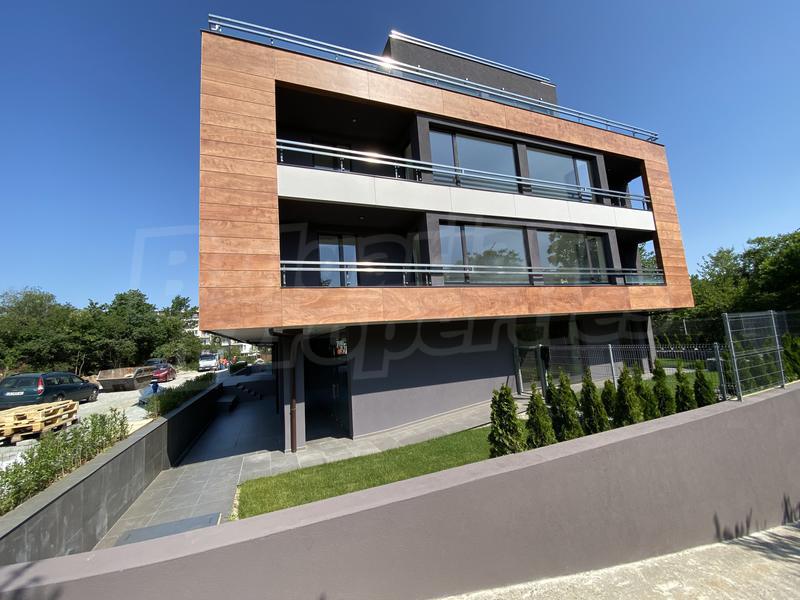 Modern architecture, high class construction, optimal distribution, green location Modern architecture, high class construction, optimal distribution, green location