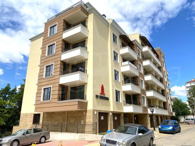 Apartment in a new building with excellent location next to a park and lots of greenery Apartment in a new building with excellent location next to a park and lots of greenery