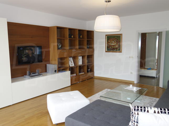 Two-bedroom apartment with cellar and attic space in a communicative area Two-bedroom apartment with cellar and attic space in a communicative area