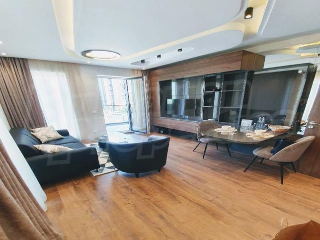 Elegantly finished apartment with access to amenities and views of the landscaped garden
Elegantly finished apartment with access to amenities and views of the landscaped garden