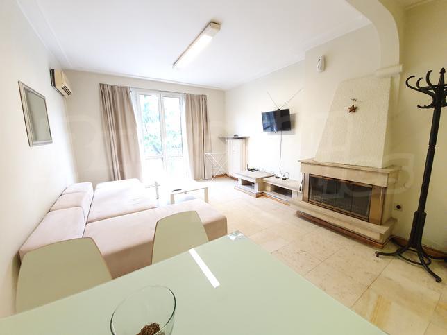 Two-bedroom apartment in a maintained building with a landscaped garden and a children's playground Two-bedroom apartment in a maintained building with a landscaped garden and a children's playground