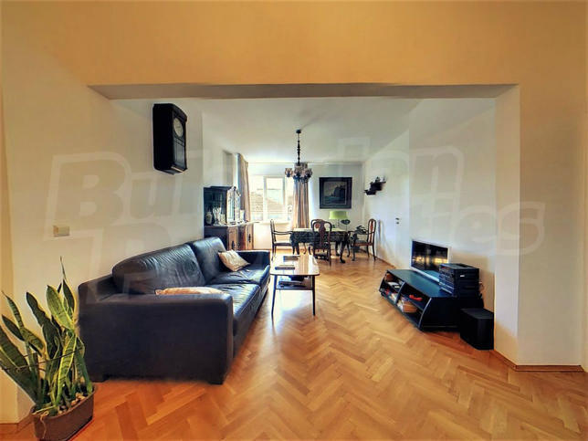 Renovated apartment with a top location near Shishman Street Renovated apartment with a top location near Shishman Street