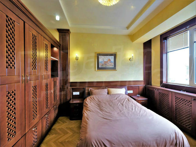 Excellently maintained one-bedroom apartment near the National Palace of Culture Excellently maintained one-bedroom apartment near the National Palace of Culture