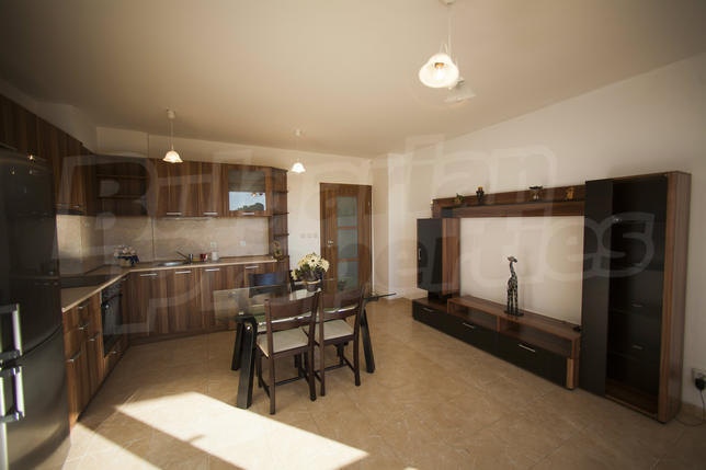 Furnished property with excellent location in maintained building with nice garden Furnished property with excellent location in maintained building with nice garden