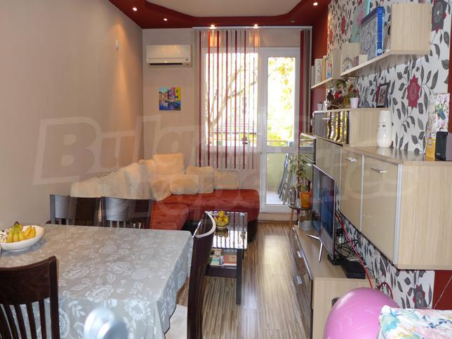 Comfortably furnished apartment in preferred neighborhood next to park and schools Comfortably furnished apartment in preferred neighborhood next to park and schools