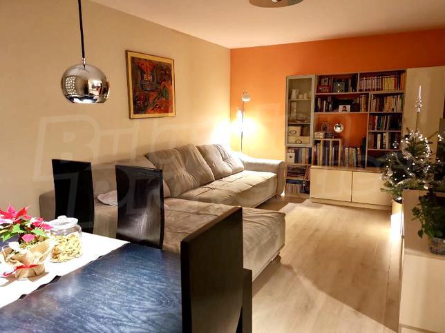 Spacious apartment in a maintained building with a prestigious location Spacious apartment in a maintained building with a prestigious location