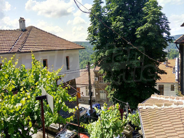 Well-maintained property with panoramic views Well-maintained property with panoramic views