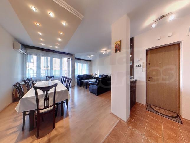 Fully furnished 3-room apartment with four terraces Fully furnished 3-room apartment with four terraces