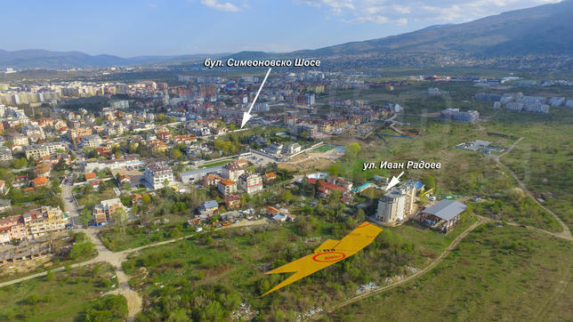 Large plot with good development potential, with city and mountain views Large plot with good development potential, with city and mountain views