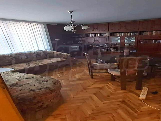 Furnished apartment near a mall and a large park Furnished apartment near a mall and a large park
