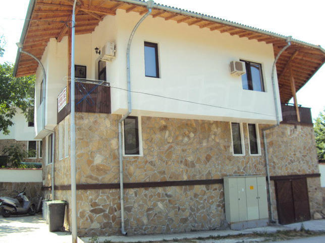 Apartment in a new building with garden and BBQ area on a quiet location in Arbanassi Apartment in a new building with garden and BBQ area on a quiet location in Arbanassi