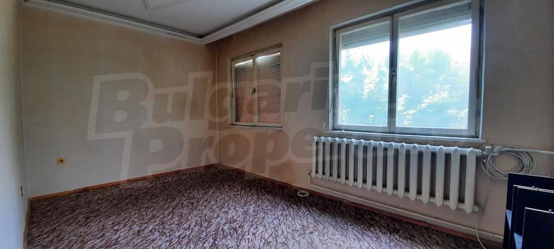 Просторная квартира в развитом городском районе Просторная квартира в развитом городском районе