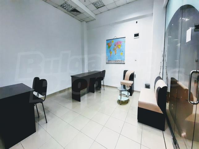 Business property, suitable for shop, office, beauty salon, language school Business property, suitable for shop, office, beauty salon, language school