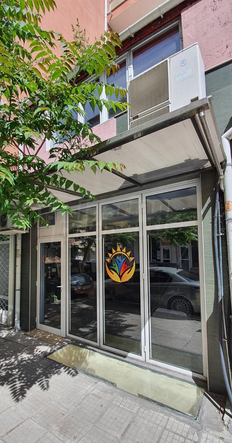 Property suitable for office, hairdresser, beauty and massage salon with top location Property suitable for office, hairdresser, beauty and massage salon with top location