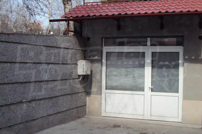 Търговско помещение в широк център на града , до Нова болница Търговско помещение в широк център на града , до Нова болница