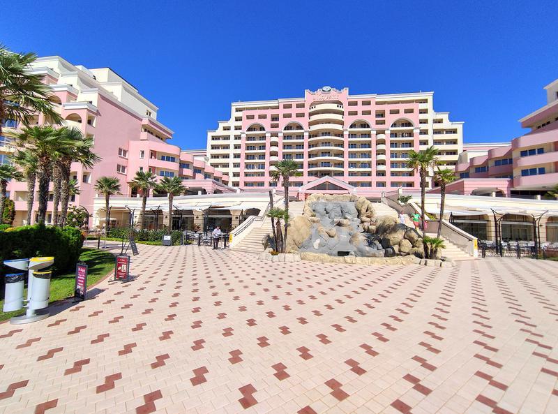 Furnished apartment in a luxury complex with pool in Sunny Beach Furnished apartment in a luxury complex with pool in Sunny Beach