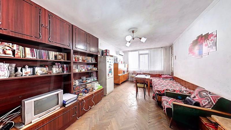 Apartment with changed windows and front door near Praktiker and Park Mall Apartment with changed windows and front door near Praktiker and Park Mall