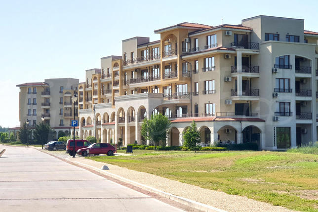 Spacious apartments near golf courses and the sea 6 km from Balchik