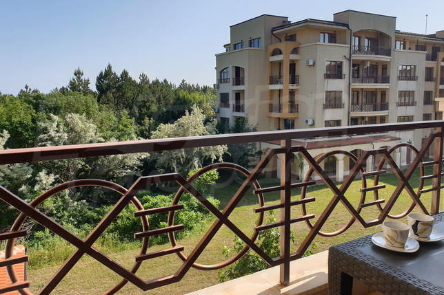 Spacious apartments near golf courses and the sea 6 km from Balchik