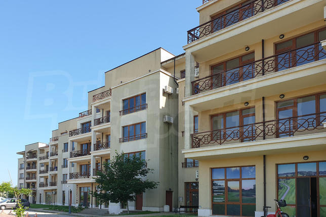 Spacious apartments near golf courses and the sea 6 km from Balchik