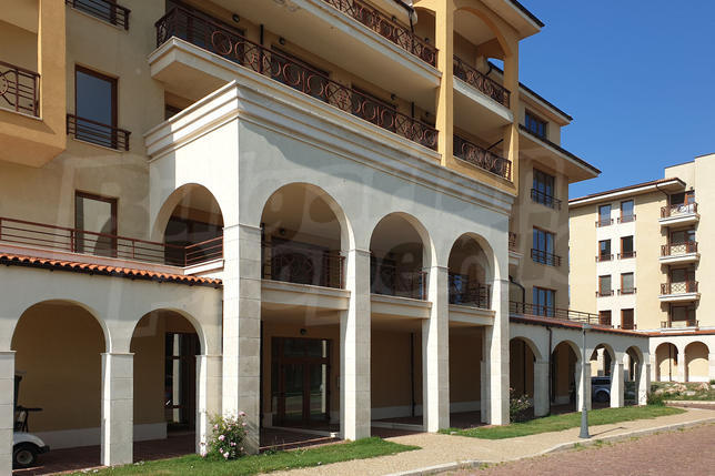 Spacious apartments near golf courses and the sea 6 km from Balchik