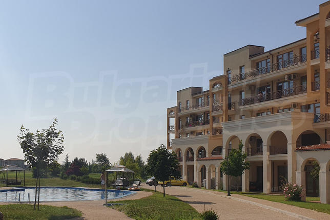 Spacious apartments near golf courses and the sea 6 km from Balchik