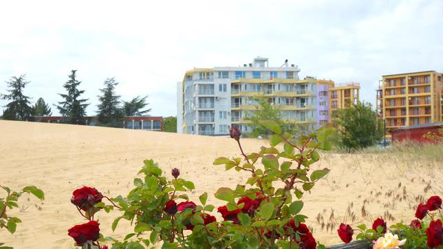 Large apartment with pool view and excellent location Large apartment with pool view and excellent location