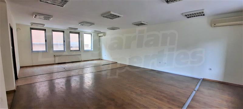Office with central location, internal and external insulation Office with central location, internal and external insulation