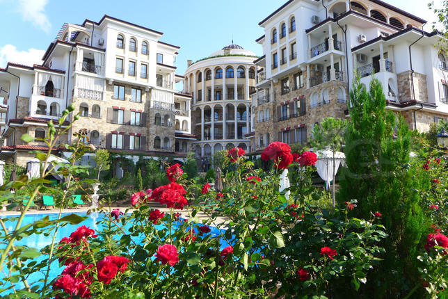 Exquisite apartments in operating complex near the beach Exquisite apartments in operating complex near the beach