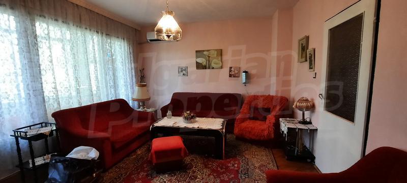 Spacious panel apartment in well maintained entrance Spacious panel apartment in well maintained entrance