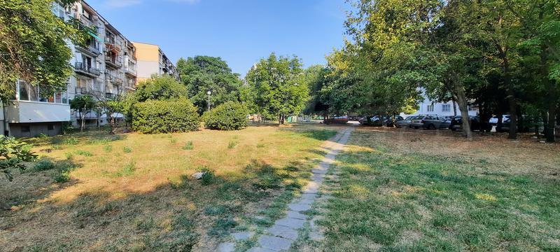 Unfurnished apartment with separate kitchen and basement in a quiet area of Plovdiv Unfurnished apartment with separate kitchen and basement in a quiet area of Plovdiv