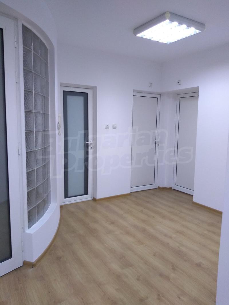 Modern office with 5 working rooms in a luxurious office building with an excellent location in the city of Plovdiv Modern office with 5 working rooms in a luxurious office building with an excellent location in the city of Plovdiv