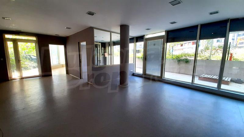 Property with covered terrace and two parking spaces near Business Park Sofia Property with covered terrace and two parking spaces near Business Park Sofia