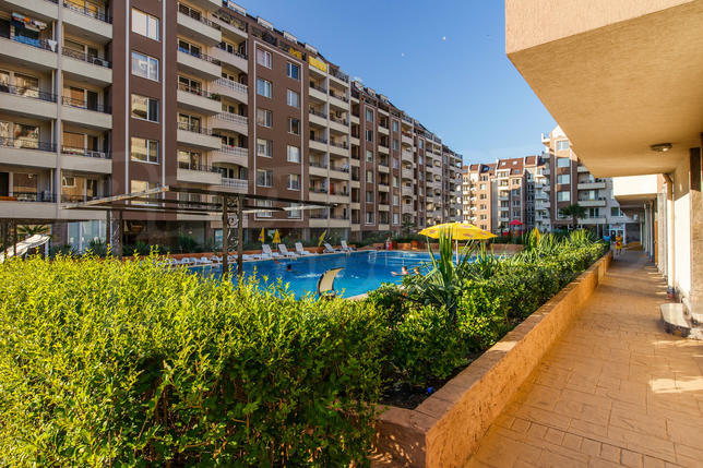 Shops, fitness, restaurant and medical centers in VIP complex Pearl in Bourgas  Shops, fitness, restaurant and medical centers in VIP complex Pearl in Bourgas