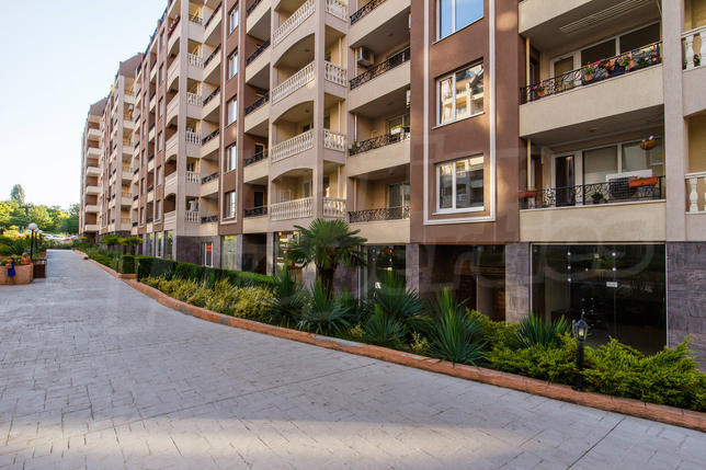 Shops, fitness, restaurant and medical centers in VIP complex Pearl in Bourgas  Shops, fitness, restaurant and medical centers in VIP complex Pearl in Bourgas