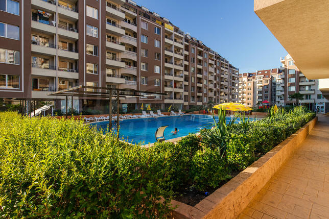 Shops, fitness, restaurant and medical centers in VIP complex Pearl in Bourgas  Shops, fitness, restaurant and medical centers in VIP complex Pearl in Bourgas