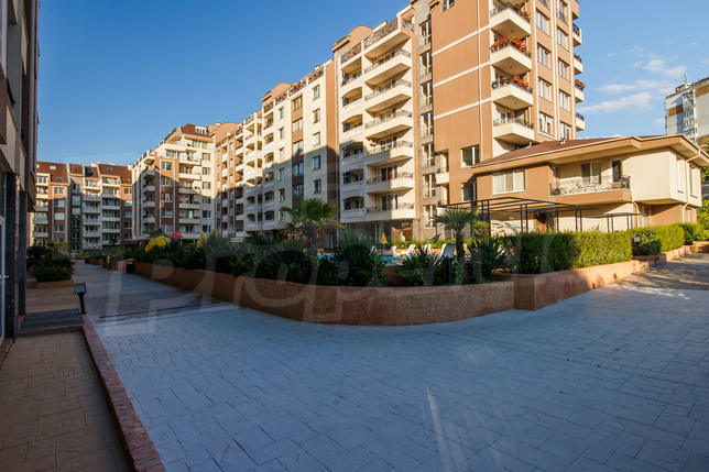 Shops, fitness, restaurant and medical centers in VIP complex Pearl in Bourgas  Shops, fitness, restaurant and medical centers in VIP complex Pearl in Bourgas