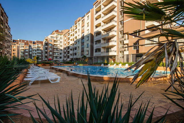 Shops, fitness, restaurant and medical centers in VIP complex Pearl in Bourgas  Shops, fitness, restaurant and medical centers in VIP complex Pearl in Bourgas